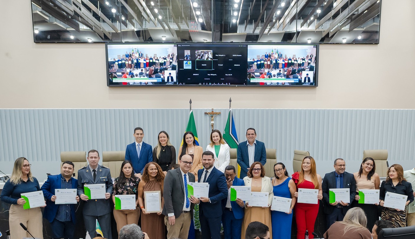 Assembleia Legislativa realiza homenagens durante sessão plenário